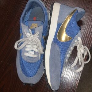 VINTAGE NIKE Running shoes Blue & Gold Sz 6. EUC